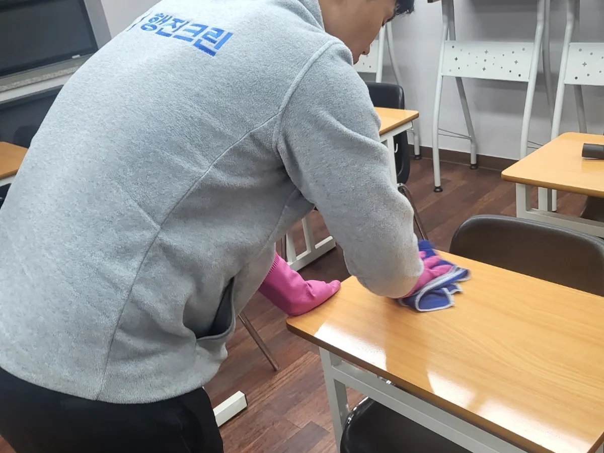 사하구 괴정동 강의실 책상·집기 위생 청소 사례 - 행진크린