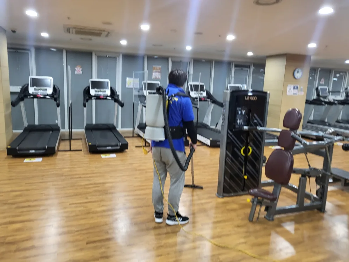 중구 대창동2가 헬스장 샤워실 장비 주변 정밀 위생청소 사례 - 행진크린